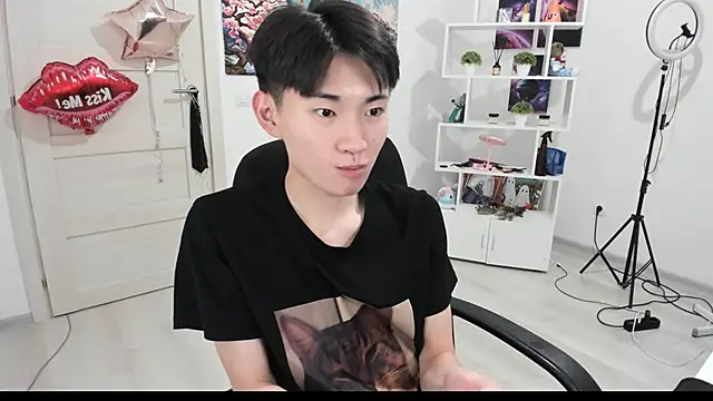 Snapshot of Miram_Yu chatting on 10.03.25 Miram Yu online show from 10.03.25