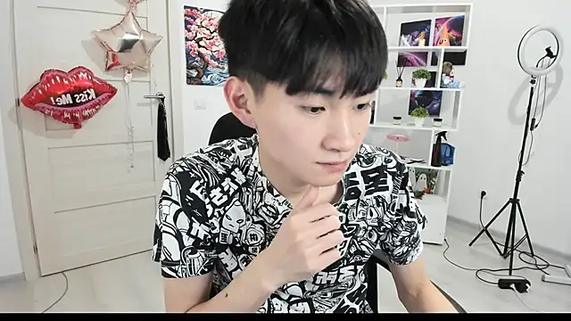 Snapshot of Miram_Yu chatting on 10.05.25 Miram Yu online show from 10.05.25