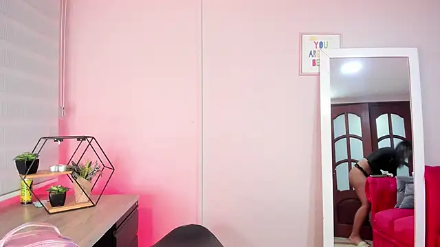  kylie  smith  online show from 01.04.25