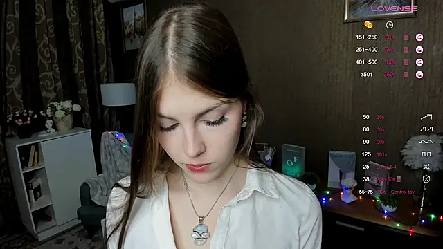 Snapshot of DarleneHatt chatting on 12.24.24 DarleneHatt online show from 12.24.24