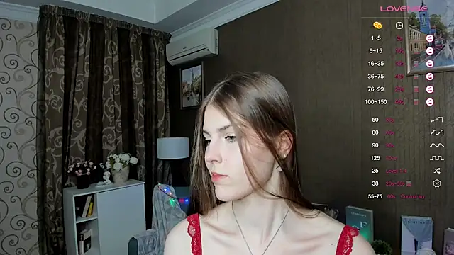 Snapshot of DarleneHatt chatting on 12.25.24 DarleneHatt online show from 12.25.24