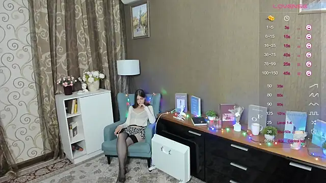 Snapshot of DarleneHatt chatting on 12.25.24 DarleneHatt online show from 12.25.24