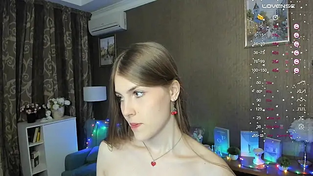 Snapshot of DarleneHatt chatting on 12.29.24 DarleneHatt online show from 12.29.24