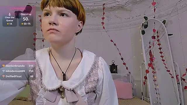 Snapshot of DreamyLuna chatting on 01.22.25 DreamyLuna online show from 01.22.25