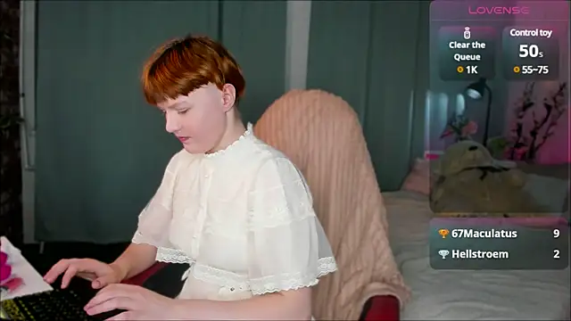 Snapshot of DreamyLuna chatting on 01.23.25 DreamyLuna online show from 01.23.25