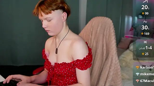 Snapshot of DreamyLuna chatting on 01.24.25 DreamyLuna online show from 01.24.25