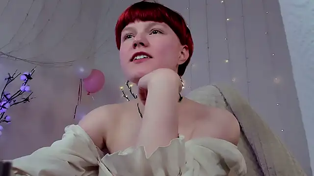 Snapshot of DreamyLuna chatting on 02.02.25 DreamyLuna online show from 02.02.25
