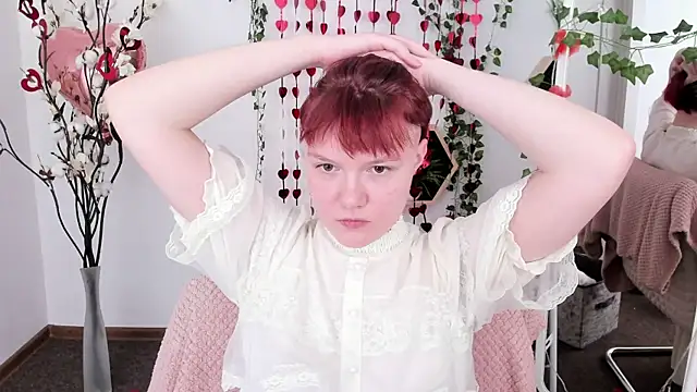 Snapshot of DreamyLuna chatting on 02.02.25 DreamyLuna online show from 02.02.25