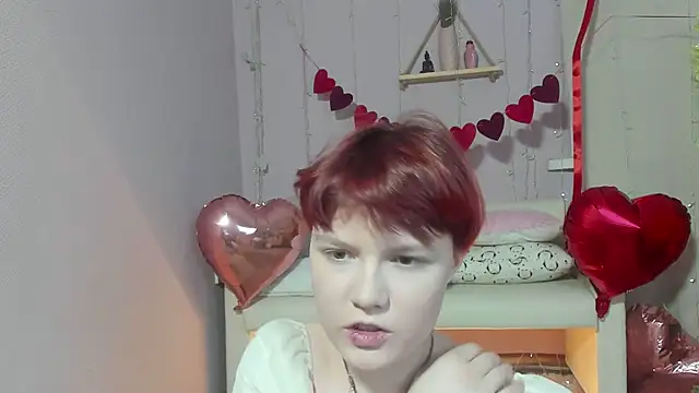 Snapshot of DreamyLuna chatting on 02.07.25 DreamyLuna online show from 02.07.25