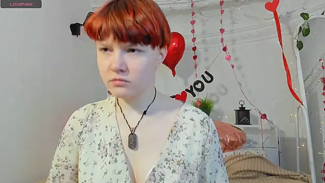 Snapshot of DreamyLuna chatting on 02.08.25 DreamyLuna online show from 02.08.25