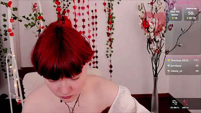 Snapshot of DreamyLuna chatting on 02.12.25 DreamyLuna online show from 02.12.25