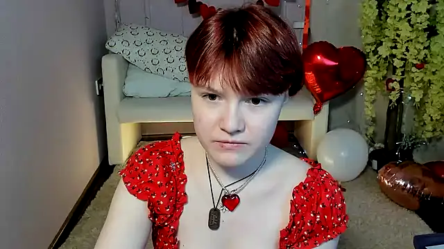 Snapshot of DreamyLuna chatting on 02.19.25 DreamyLuna online show from 02.19.25