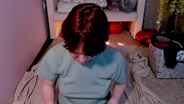Snapshot of DreamyLuna chatting on 02.22.25 DreamyLuna online show from 02.22.25