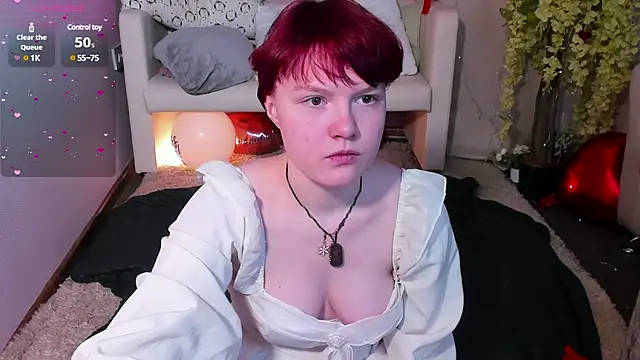 Snapshot of DreamyLuna chatting on 02.28.25 DreamyLuna online show from 02.28.25