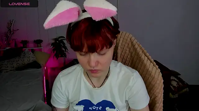 Snapshot of DreamyLuna chatting on 03.19.25 DreamyLuna online show from 03.19.25
