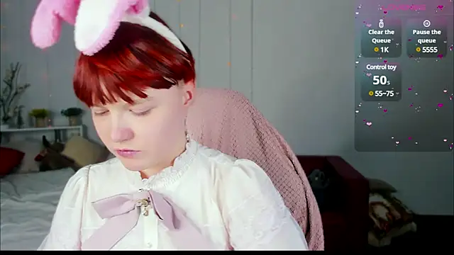 Snapshot of DreamyLuna chatting on 03.22.25 DreamyLuna online show from 03.22.25