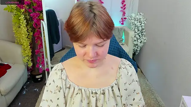 DreamyLuna online show from 10.05.25