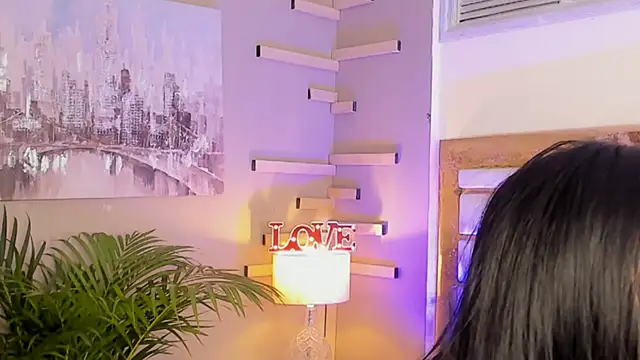 Snapshot of scarlet_hill chatting on 01.05.25 scarlet hill online show from 01.05.25