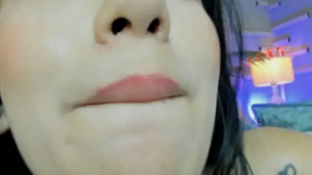 Snapshot of scarlet_hill chatting on 01.11.25 scarlet hill online show from 01.11.25