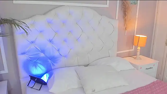 Snapshot of scarlet_hill chatting on 03.01.25 scarlet hill online show from 03.01.25