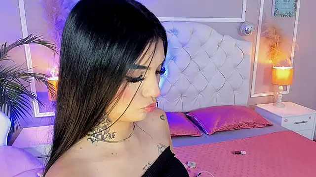 Snapshot of scarlet_hill chatting on 10.30.25 scarlet hill online show from 10.30.25