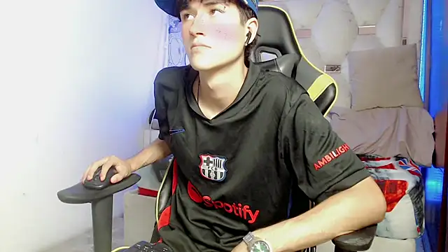 Snapshot of johnny_cagee chatting on 09.27.25 johnny cagee online show from 09.27.25