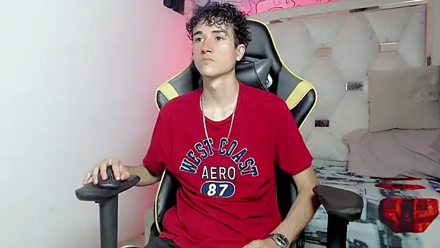 Snapshot of johnny_cagee chatting on 10.02.25 johnny cagee online show from 10.02.25