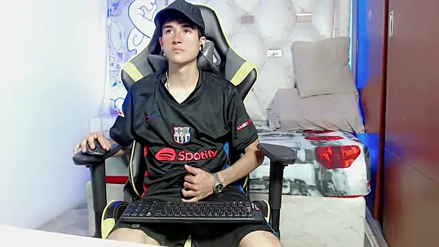 Snapshot of johnny_cagee chatting on 10.09.25 johnny cagee online show from 10.09.25