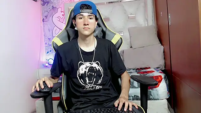 Snapshot of johnny_cagee chatting on 10.16.25 johnny cagee online show from 10.16.25