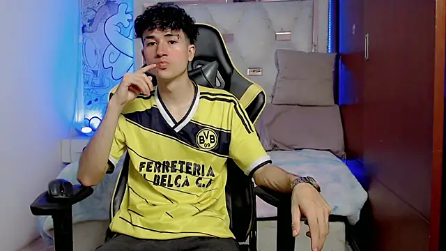 Snapshot of johnny_cagee chatting on 10.21.25 johnny cagee online show from 10.21.25