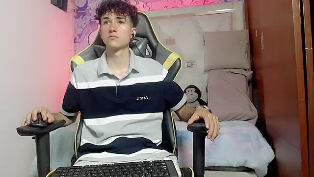 Snapshot of johnny_cagee chatting on 10.23.25 johnny cagee online show from 10.23.25