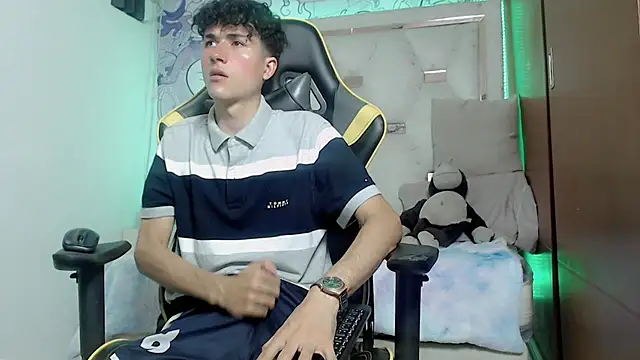 Snapshot of johnny_cagee chatting on 10.24.25 johnny cagee online show from 10.24.25