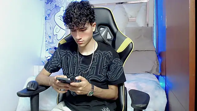 Snapshot of johnny_cagee chatting on 10.26.25 johnny cagee online show from 10.26.25