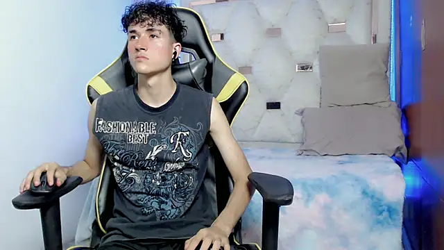 Snapshot of johnny_cagee chatting on 10.27.25 johnny cagee online show from 10.27.25