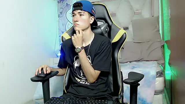 Snapshot of johnny_cagee chatting on 10.31.25 johnny cagee online show from 10.31.25