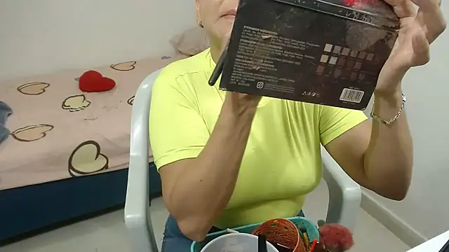 Snapshot of Agatha_browser chatting on 09.25.25 Agatha browser online show from 09.25.25