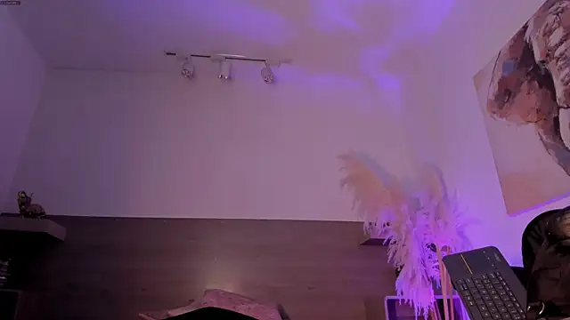 Snapshot of NyxShadow__ chatting on 10.06.25 NyxShadow online show from 10.06.25