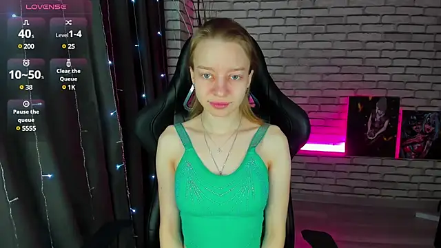 Snapshot of Michelle_Blond chatting on 01.09.25 Michelle Blond online show from 01.09.25