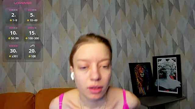 Snapshot of Michelle_Blond chatting on 02.08.25 Michelle Blond online show from 02.08.25