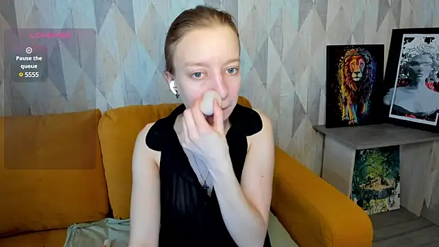 Snapshot of Michelle_Blond chatting on 02.17.25 Michelle Blond online show from 02.17.25