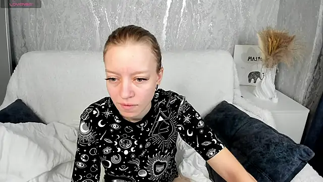 Snapshot of Michelle_Blond chatting on 09.30.25 Michelle Blond online show from 09.30.25