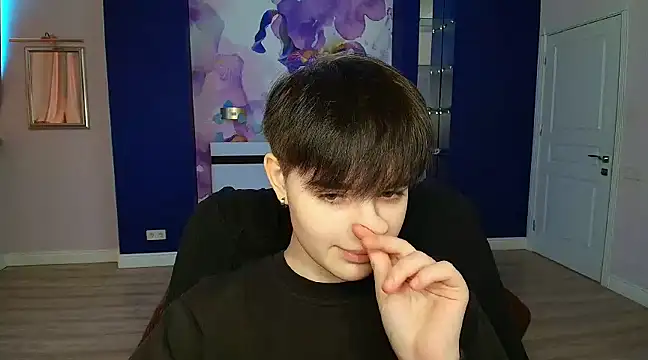 EmiliaYours online show from 12.23.24