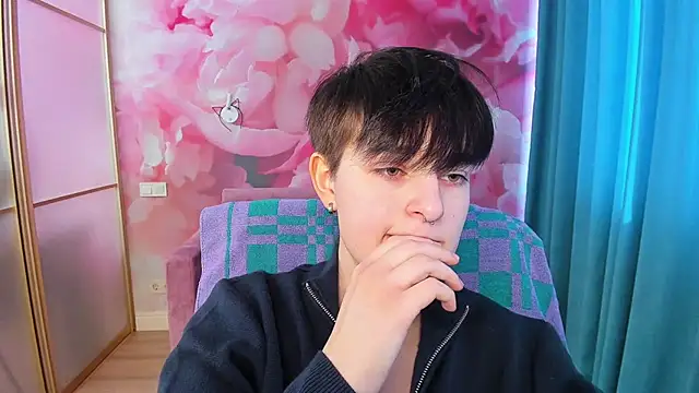 EmiliaYours online show from 01.12.25