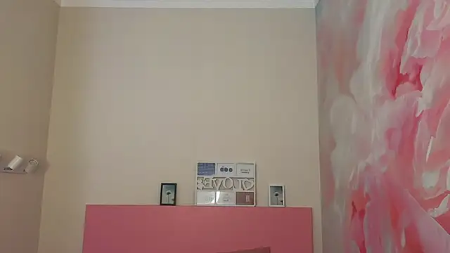 EmiliaYours online show from 01.25.25