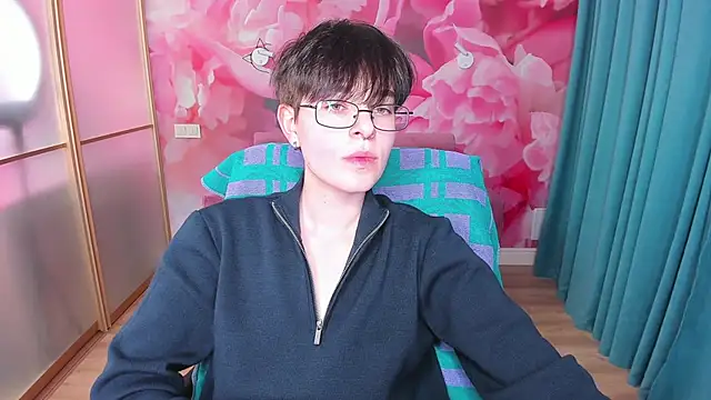 EmiliaYours online show from 01.26.25