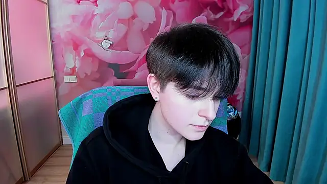 EmiliaYours online show from 01.31.25