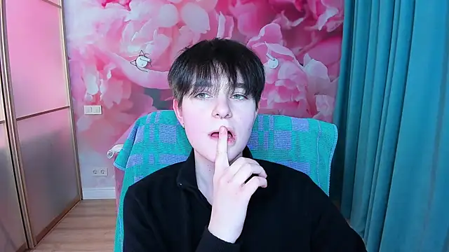 EmiliaYours online show from 02.02.25