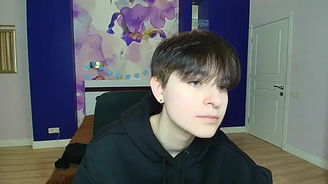 EmiliaYours online show from 02.14.25