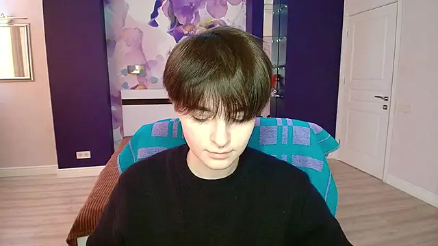 EmiliaYours online show from 02.18.25