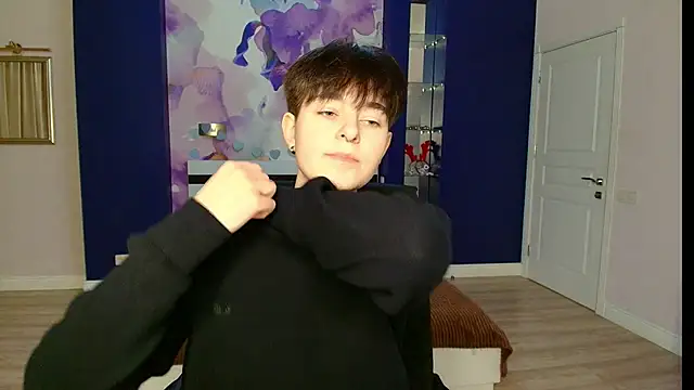 EmiliaYours online show from 02.25.25